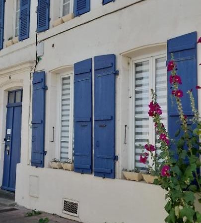 Residence Les Volets Bleus: Studio De 30 M² Classe 2 * Rochefort  Kültér fotó